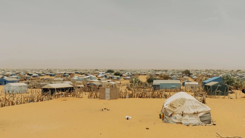 View over the tents and shelters of the M'berra refugee camp